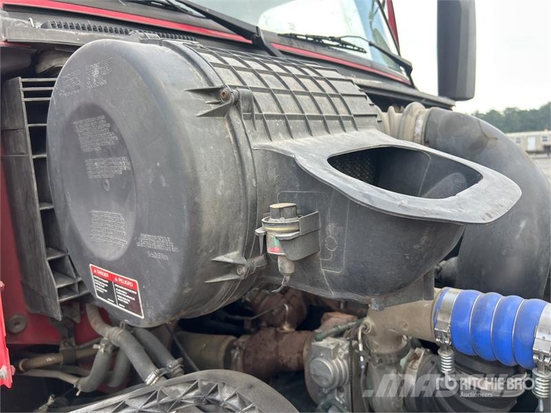 Volvo VNL 中古トラクターヘッド | トレーラーヘッド