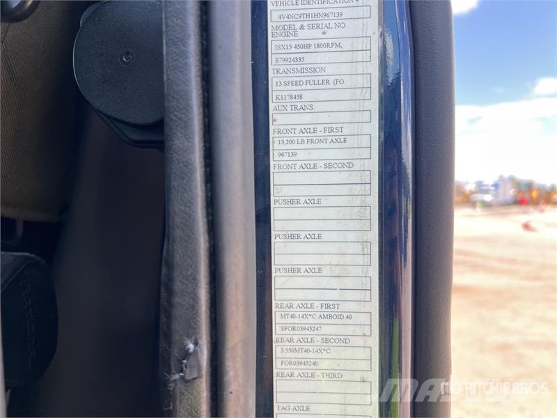 Volvo VNL Vetopöytäautot