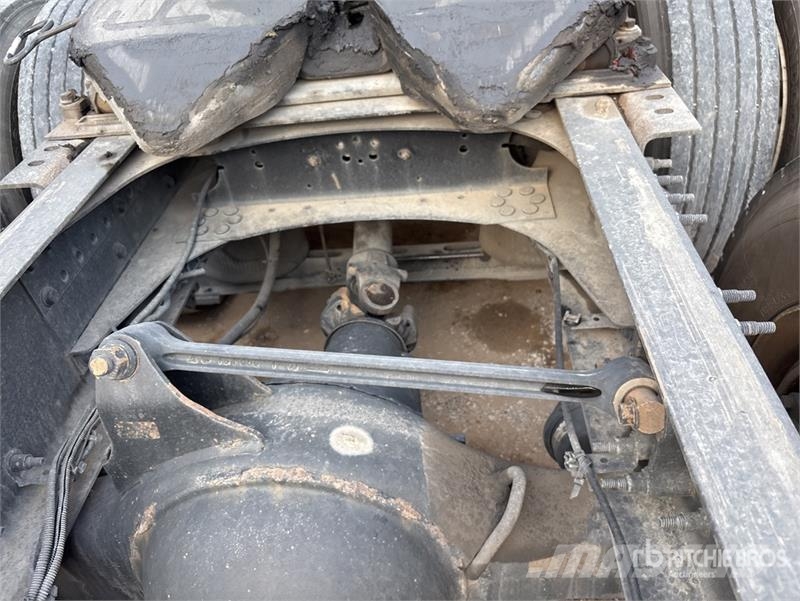 Volvo VNL Vetopöytäautot