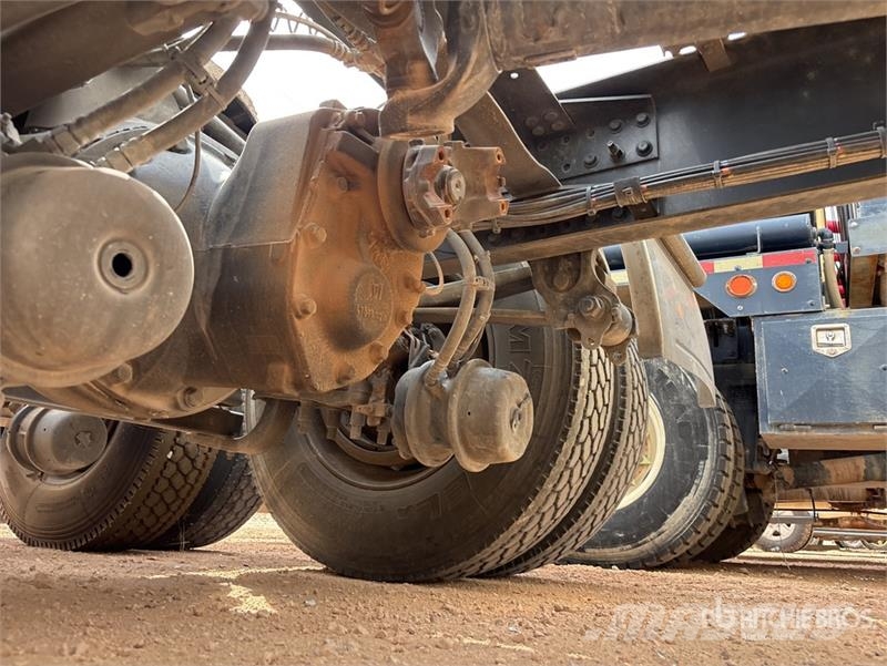 Volvo VNL Vetopöytäautot