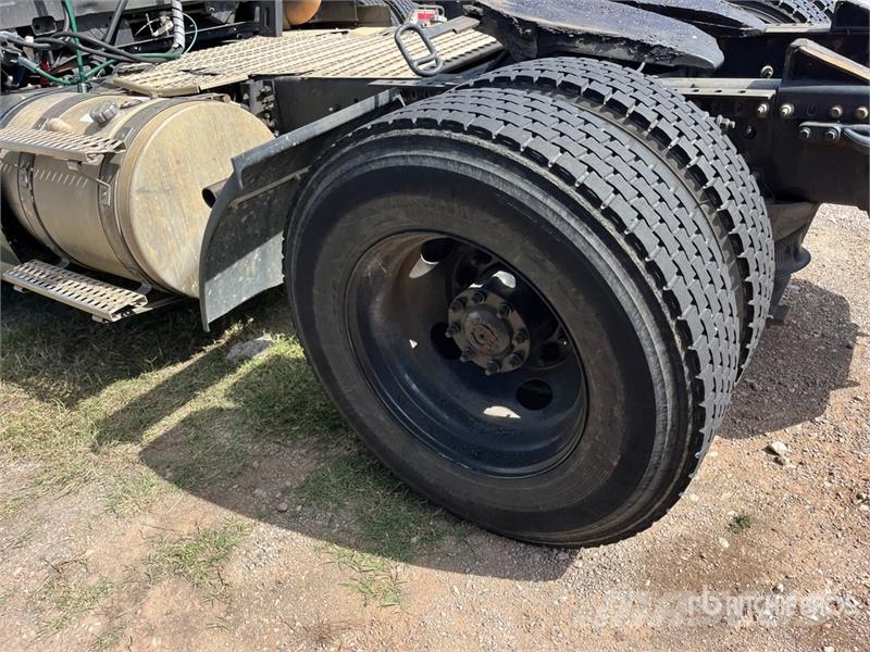 Volvo VNL 牵引车