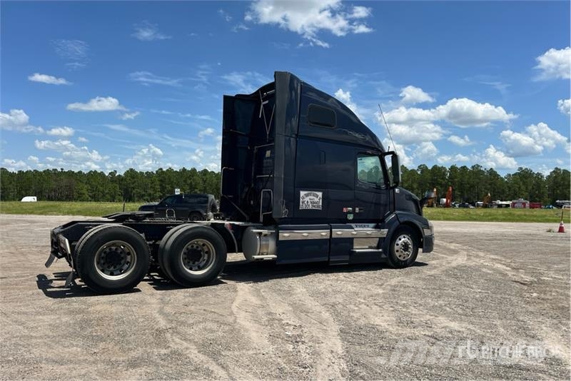 Volvo VNL Vetopöytäautot
