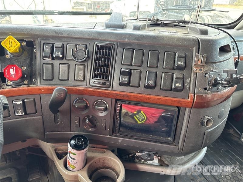Volvo VNL Vetopöytäautot