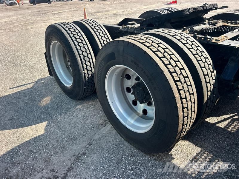 Volvo VNL Sattelzugmaschinen