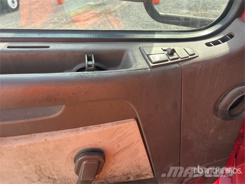 Volvo VNL 中古トラクターヘッド | トレーラーヘッド
