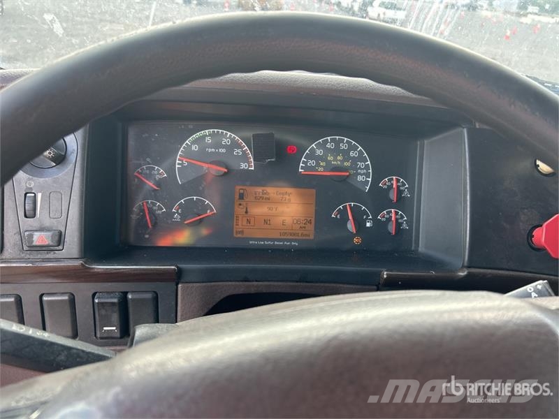 Volvo VNL 中古トラクターヘッド | トレーラーヘッド