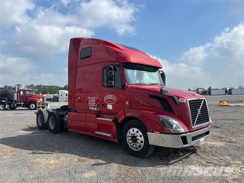 Volvo VNL 中古トラクターヘッド | トレーラーヘッド