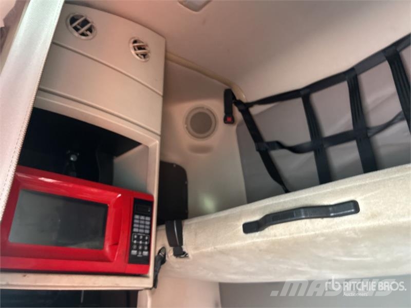 Volvo VNL 中古トラクターヘッド | トレーラーヘッド