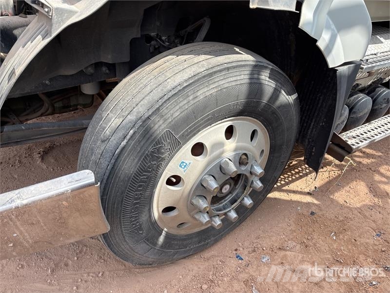 Volvo VNL Vetopöytäautot