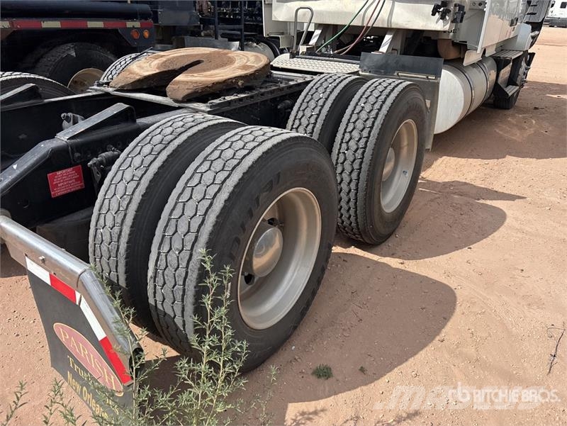 Volvo VNL Vetopöytäautot