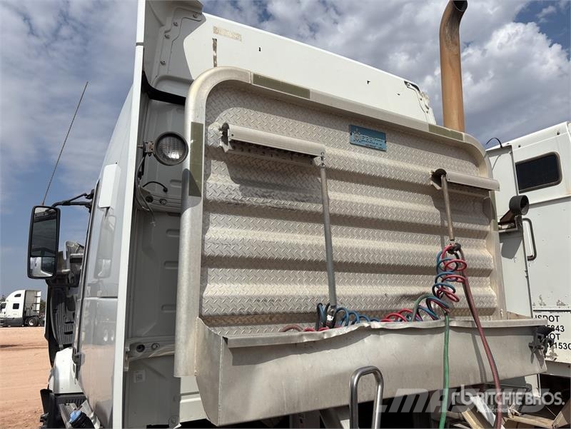 Volvo VNL Vetopöytäautot