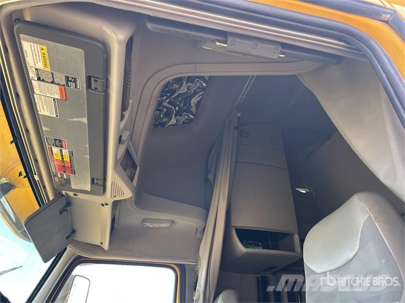 Volvo VNL Trekkers