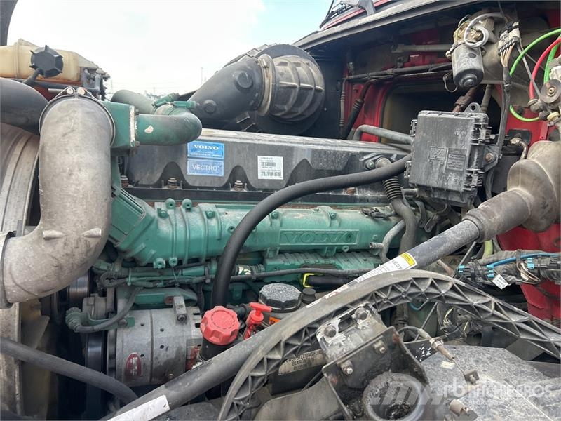 Volvo VNL 中古トラクターヘッド | トレーラーヘッド