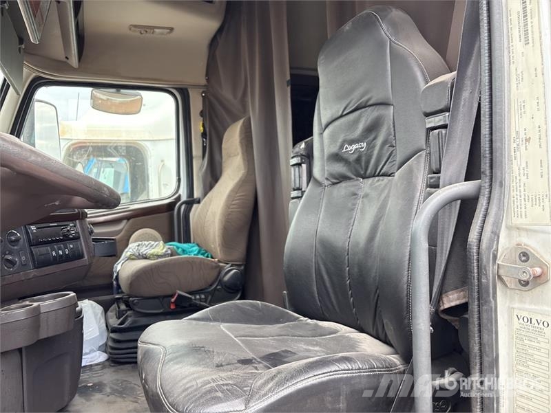 Volvo VNL Vetopöytäautot