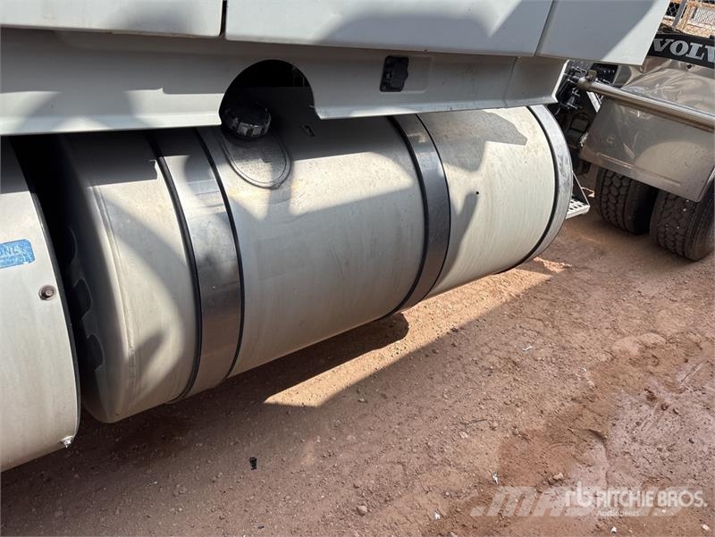Volvo VNL Vetopöytäautot