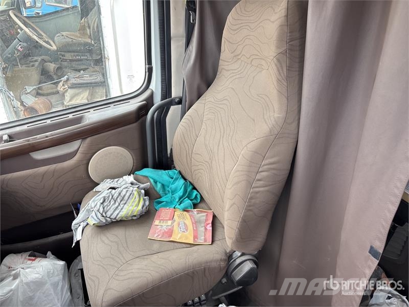 Volvo VNL Vetopöytäautot