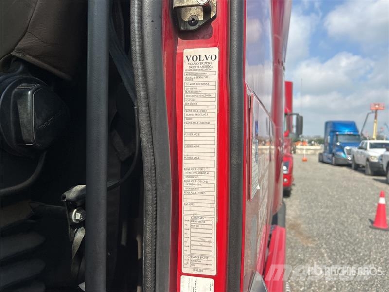 Volvo VNL 中古トラクターヘッド | トレーラーヘッド