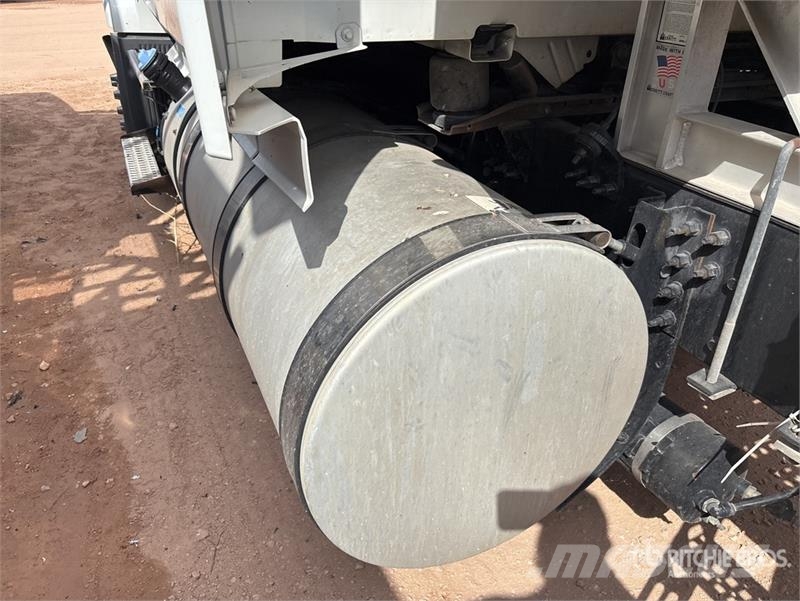 Volvo VNL Vetopöytäautot