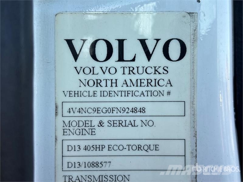 Volvo VNL300 6x4 T/A Day Cab Truck Tractor Tegljači
