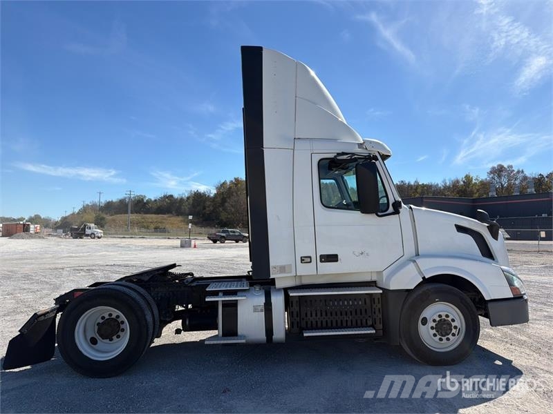 Volvo VNL42T Nyergesvontatók