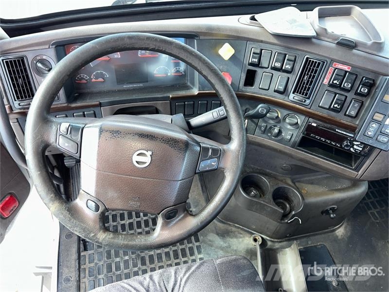 Volvo VNL42T Vlačilci
