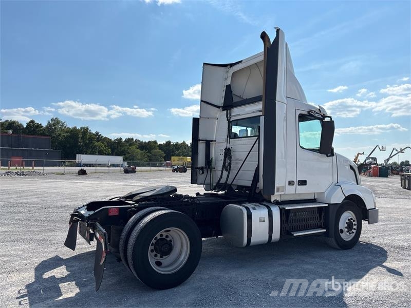 Volvo VNL42T Vilcēji