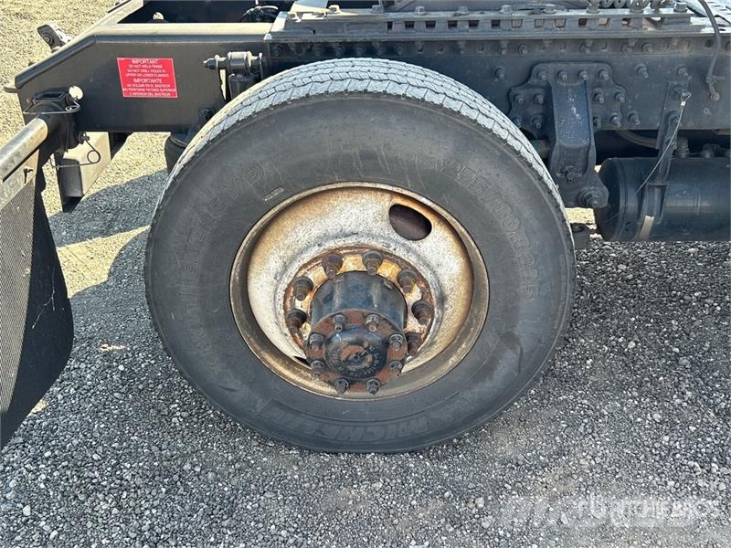 Volvo VNL42T Vilcēji