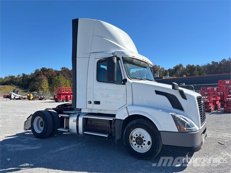 Volvo VNL42T Vlačilci