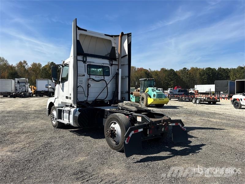 Volvo VNL42T Vilcēji