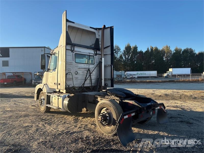 Volvo VNL42T Trekkvogner