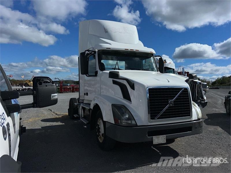 Volvo VNL42T Vlačilci