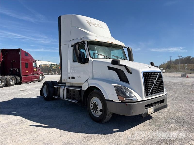 Volvo VNL42T Nyergesvontatók