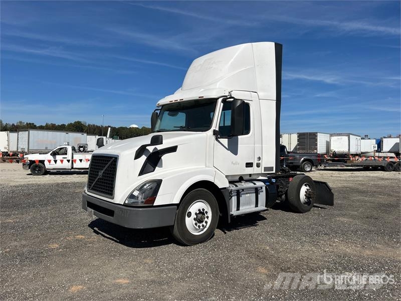 Volvo VNL42T Vilcēji