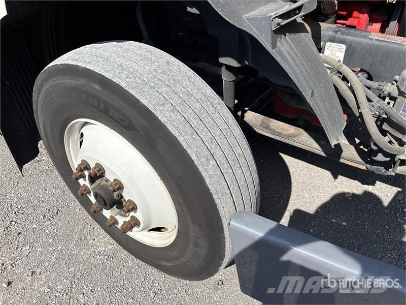 Volvo VNL42T Vilcēji