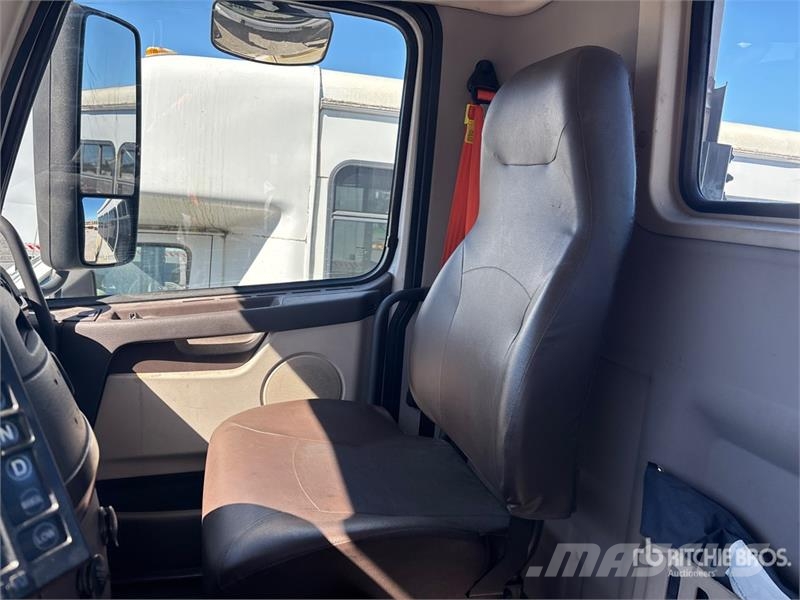 Volvo VNL42T Vlačilci