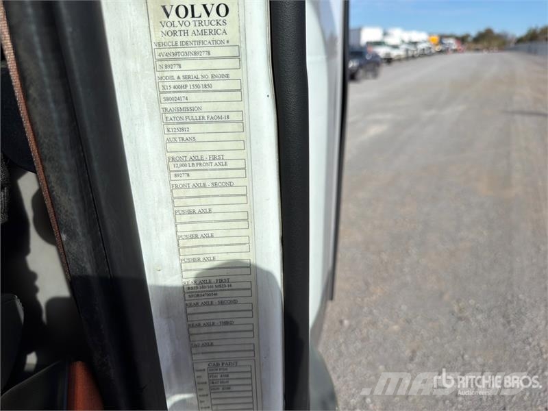 Volvo VNL42T Trekkers