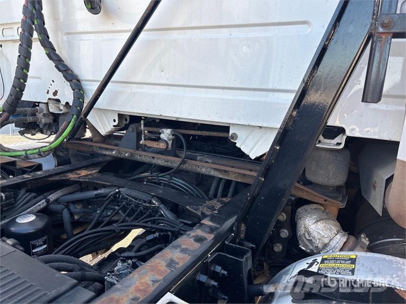 Volvo VNL42T Vlačilci