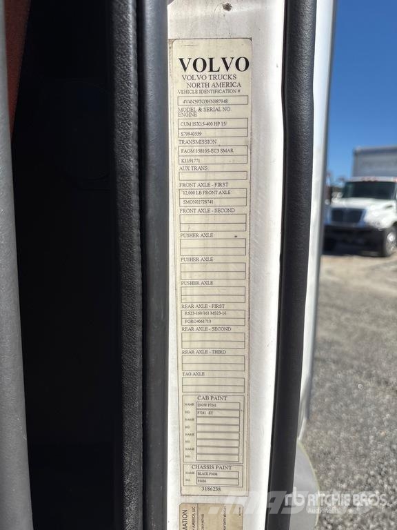 Volvo VNL42T Vetopöytäautot