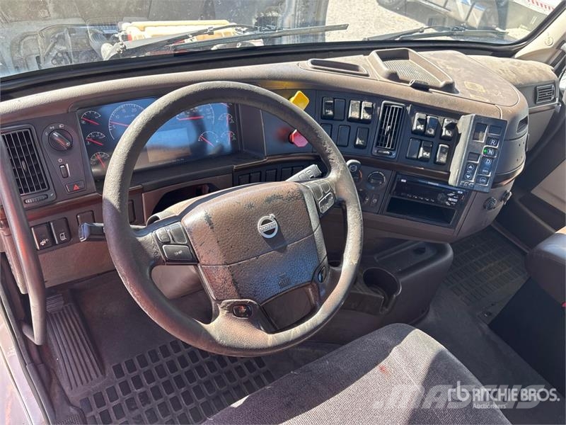 Volvo VNL42T Vlačilci