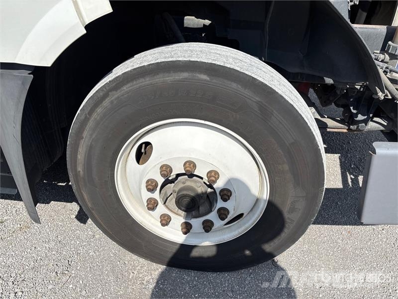 Volvo VNL42T Vilcēji
