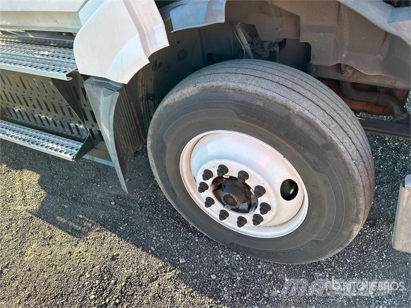 Volvo VNL42T Vilcēji