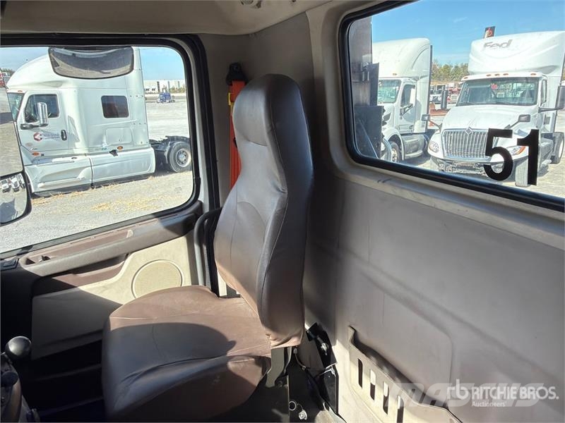 Volvo VNL42T Trekkers