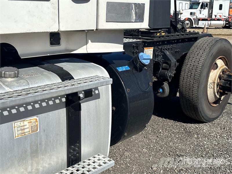 Volvo VNL42T Vetopöytäautot