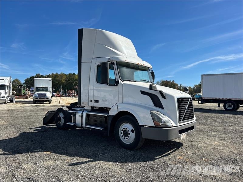 Volvo VNL42T Vilcēji
