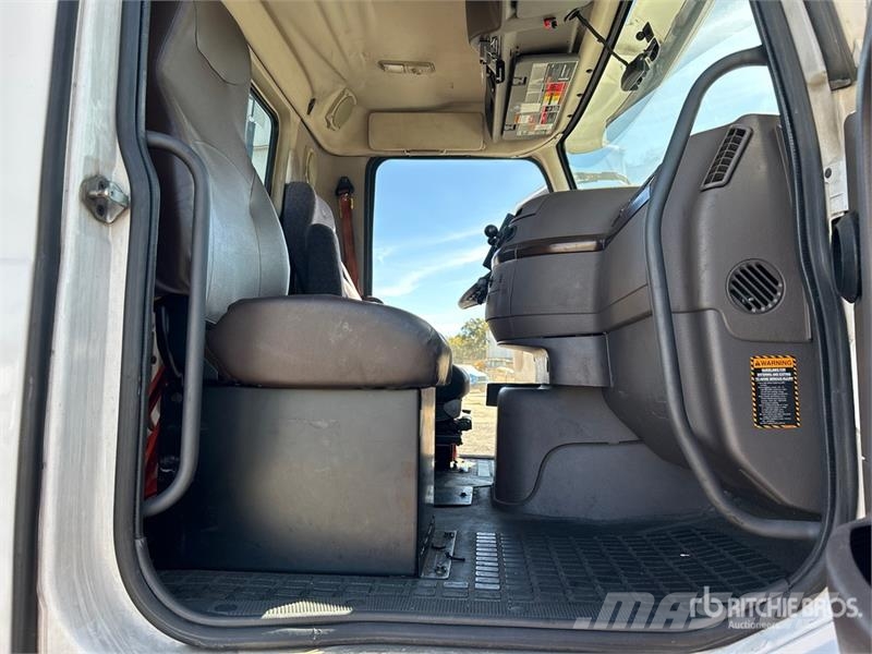 Volvo VNL42T Vilcēji
