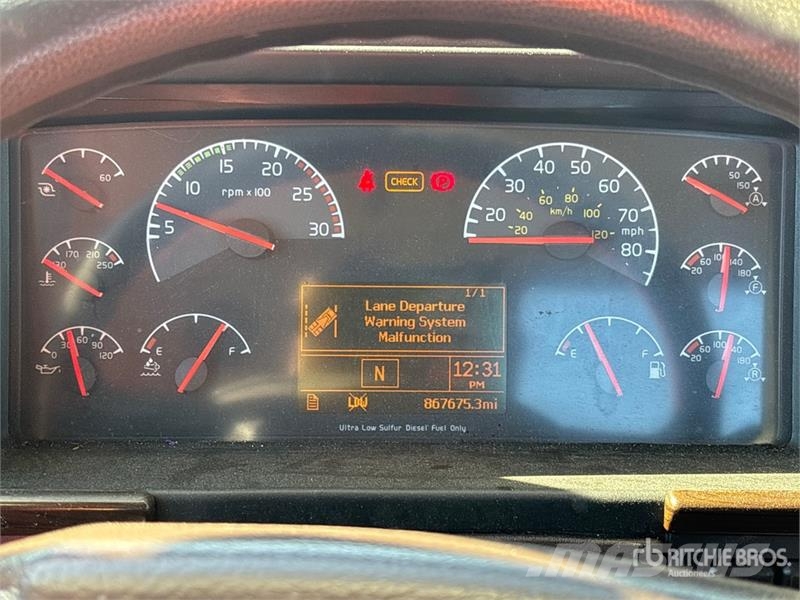 Volvo VNL42T Vetopöytäautot
