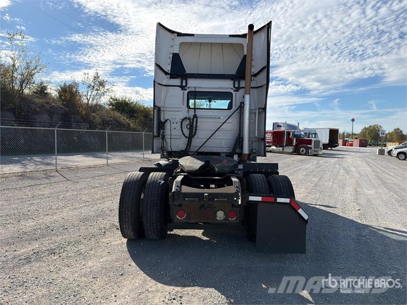Volvo VNL42T Trekkers