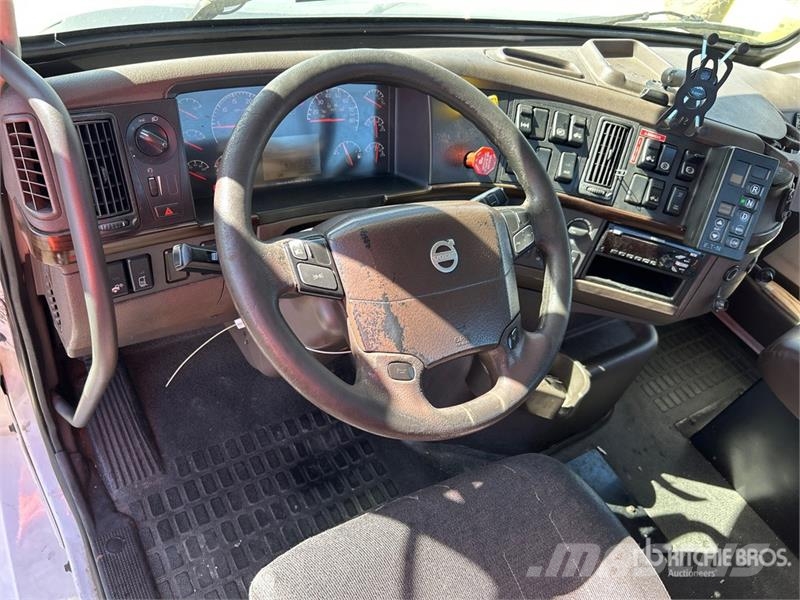 Volvo VNL42T Vilcēji