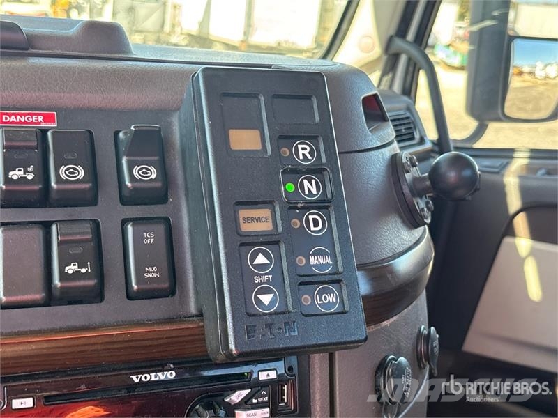 Volvo VNL42T Vetopöytäautot