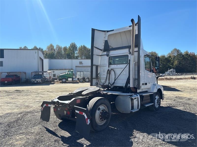 Volvo VNL42T Vetopöytäautot